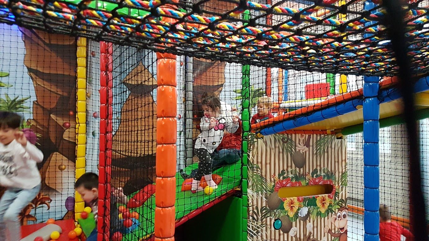 Kletterlandschaft im Indoorspielpark Appenzellerpark Herisau