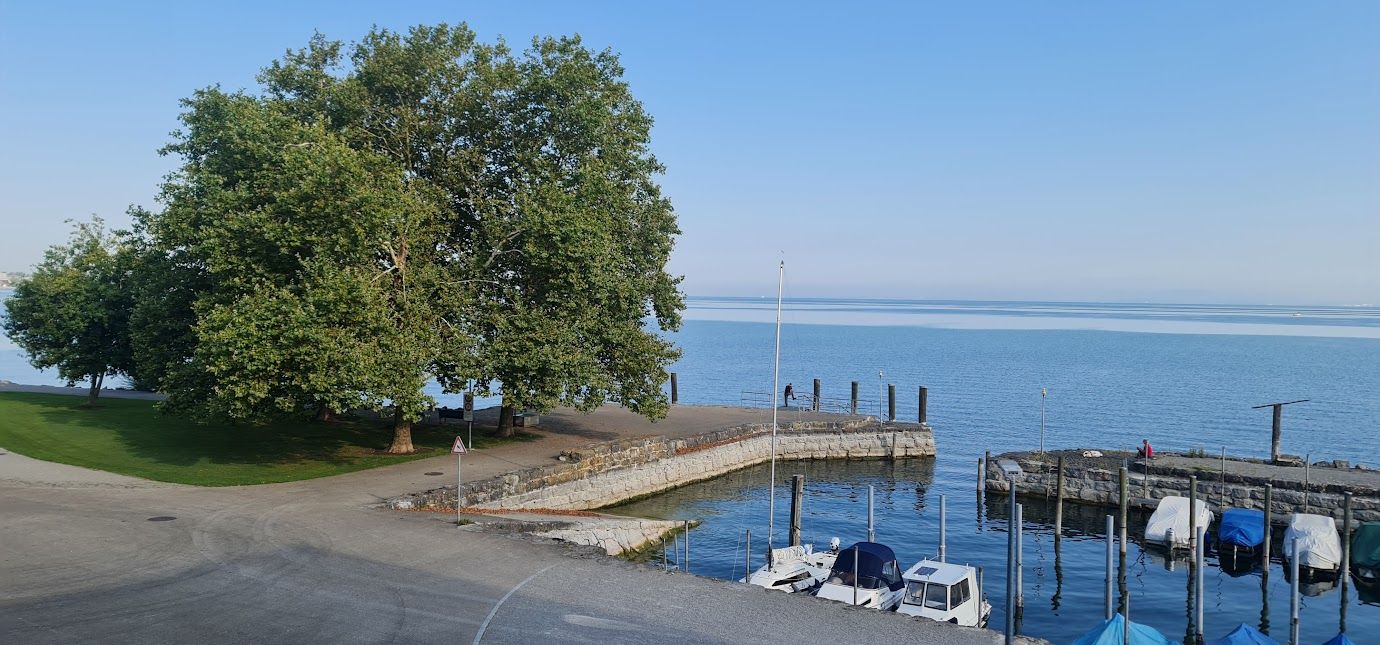 Hafen von Rorschach am Bodensee an einem Sommermorgen