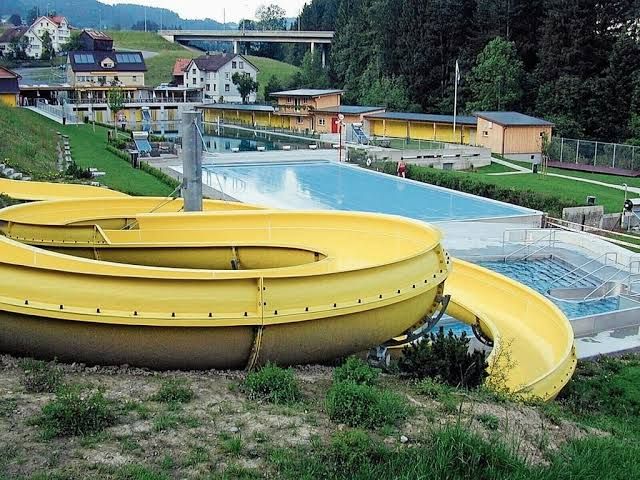 Freibad Teufen mit Rutschenanlage