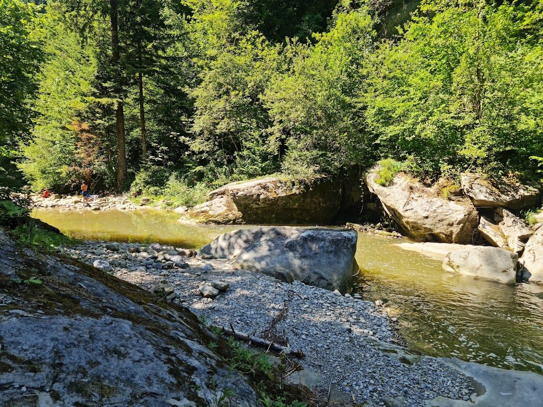 Naturbelassene Badestelle an der Goldach im Tobel unterhalb des Ferienhauses
