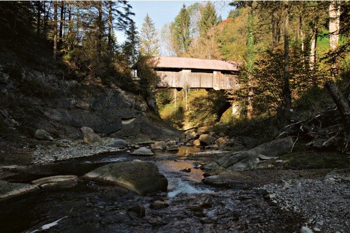 Gedeckte Holzbrücke über die Goldach, zehn Minuten vom Ferienhaus