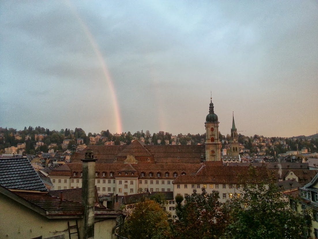 Regenbogen über dem Stiftsbezirk St.Gallen
