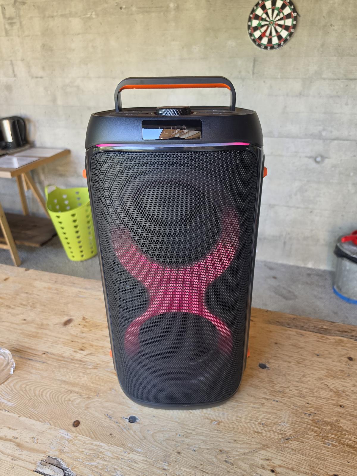 Schwarze Partybox mit LED-Beleuchtung